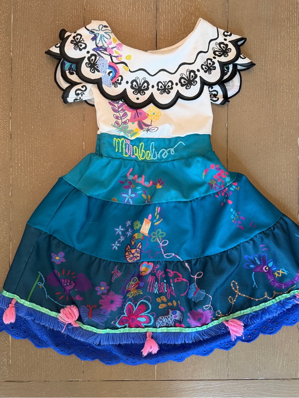 Disney Encanto Mirabel Dress/Princess Halloween Costume Toddler Girls Size 4